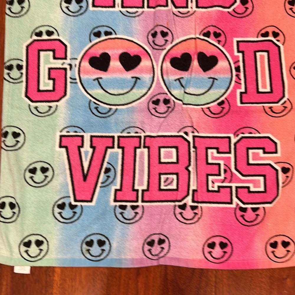 100% cotton “Good Vibes” backpack towel